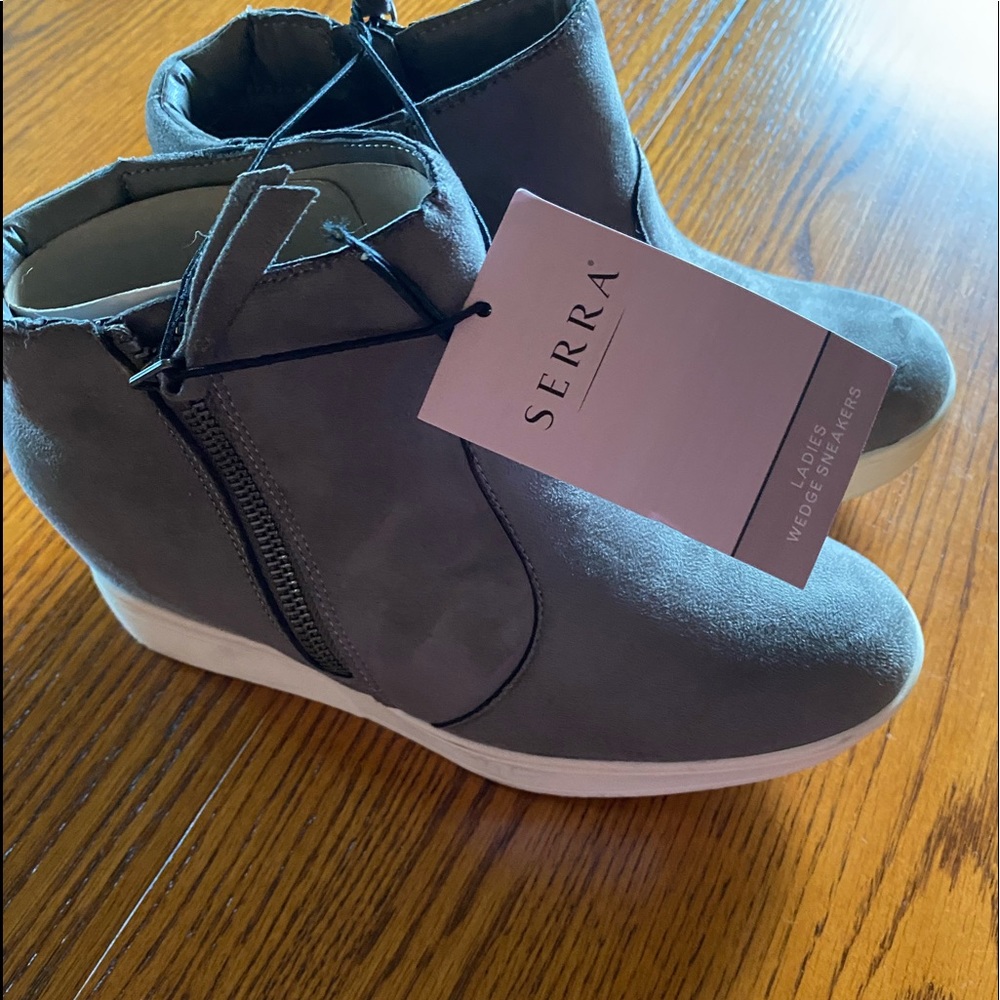 Women’s grey wedge sneakers new size 8